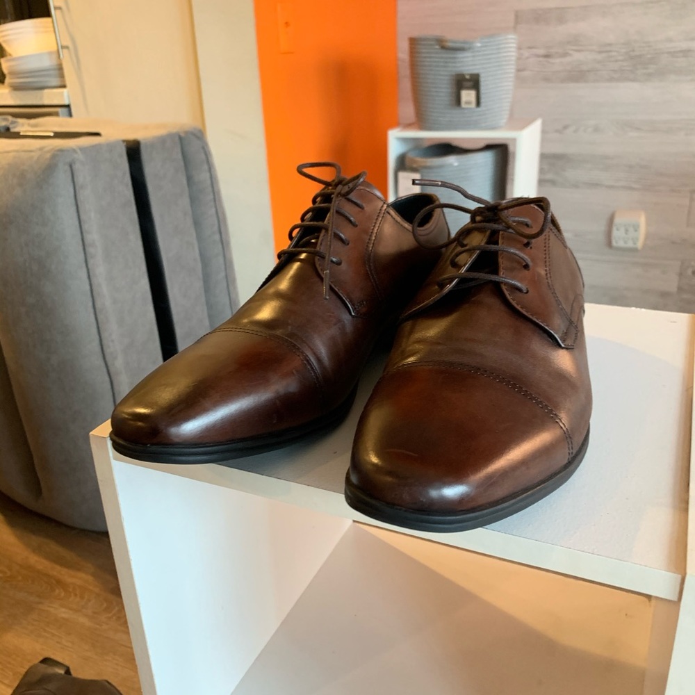 KENNETH COLE REACTION BROWN LEATHER DRESS SHOE